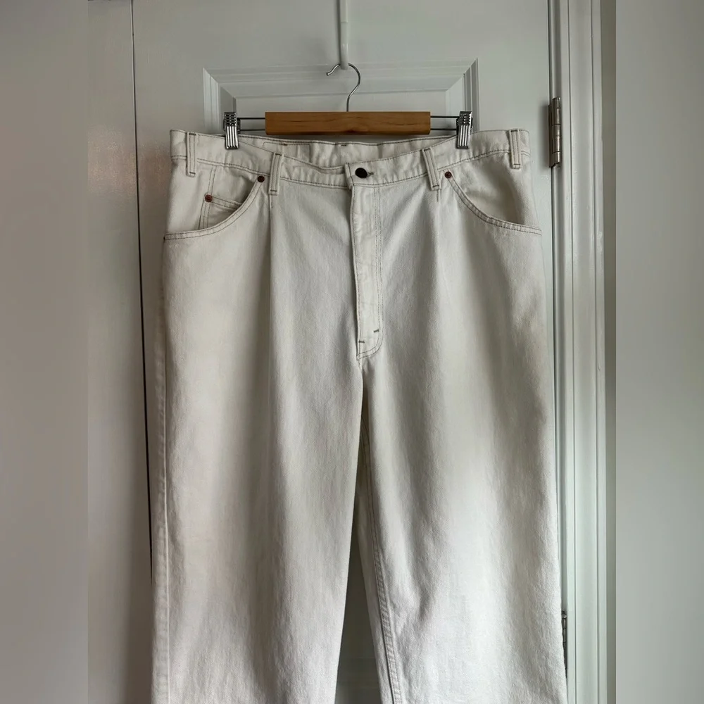 Vintage Levi’s Men’s 580 Baggy Fit Tapered Leg Cream Denim Jeans (Size 42 X 32)
